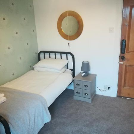 Y Garreg Wen Bed and Breakfast Llanybyther Esterno foto