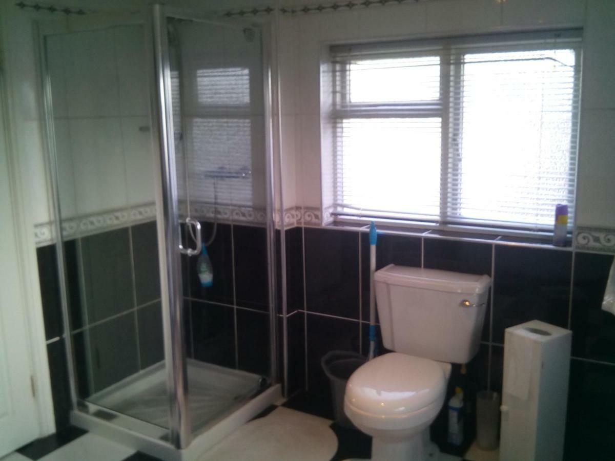 Y Garreg Wen Bed and Breakfast Llanybyther Esterno foto