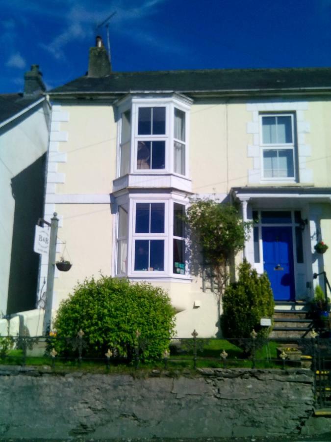 Y Garreg Wen Bed and Breakfast Llanybyther Esterno foto