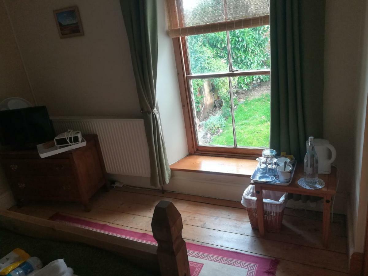 Y Garreg Wen Bed and Breakfast Llanybyther Esterno foto