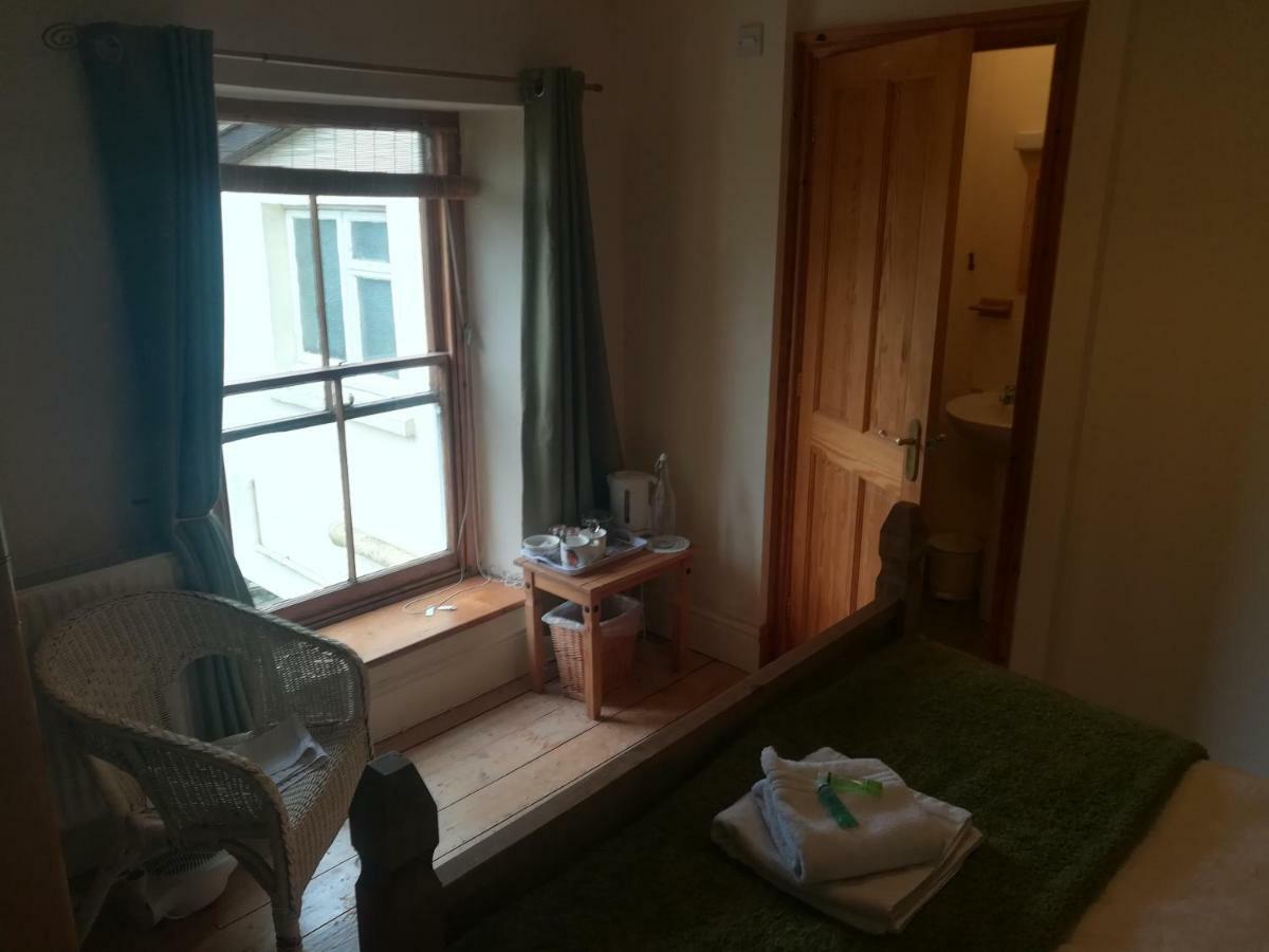Y Garreg Wen Bed and Breakfast Llanybyther Esterno foto