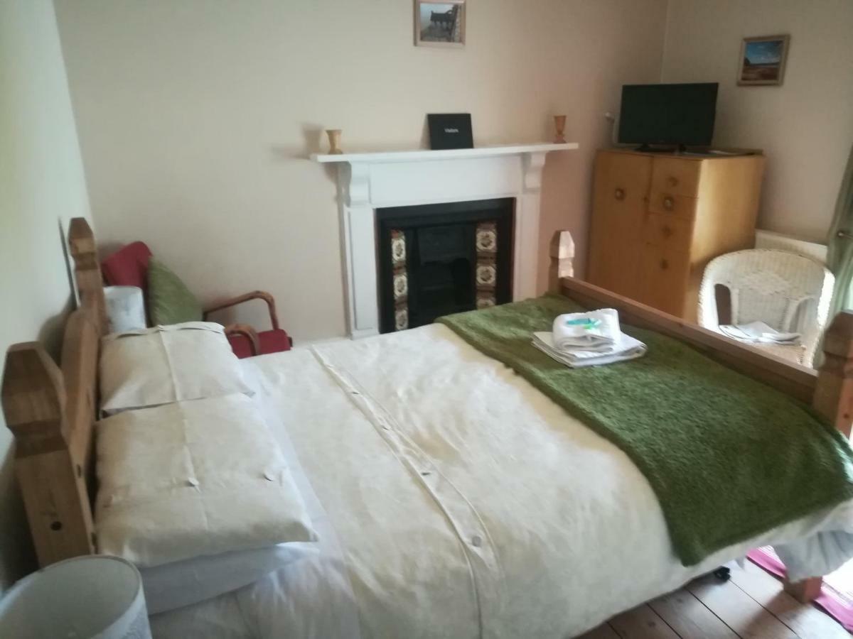 Y Garreg Wen Bed and Breakfast Llanybyther Esterno foto
