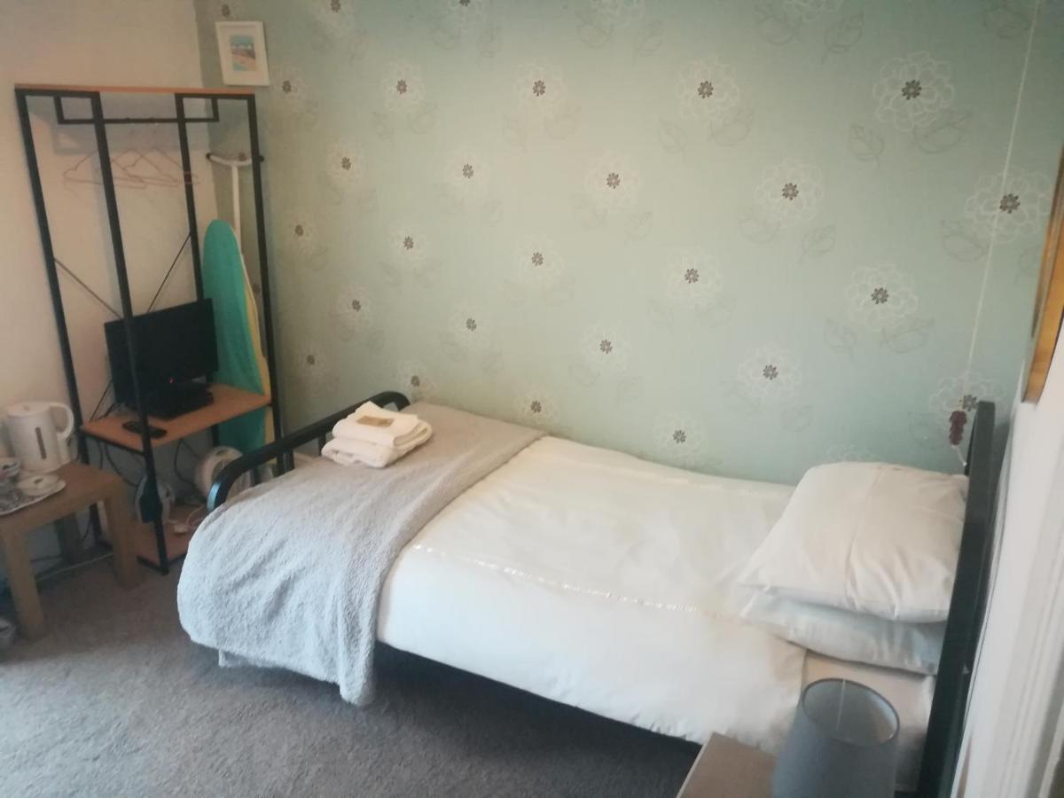 Y Garreg Wen Bed and Breakfast Llanybyther Esterno foto